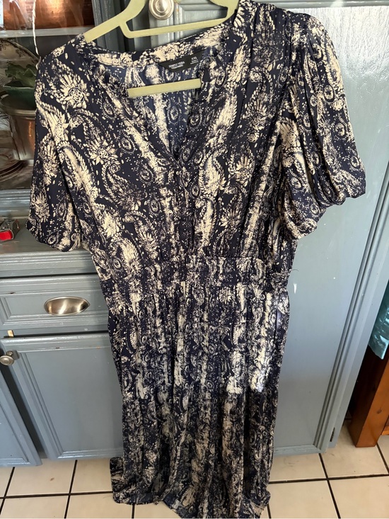 Simply Vera Vera Wang Dresses & Skirts - Simply Vera Vera Wang Navy Paisley Midi Dress